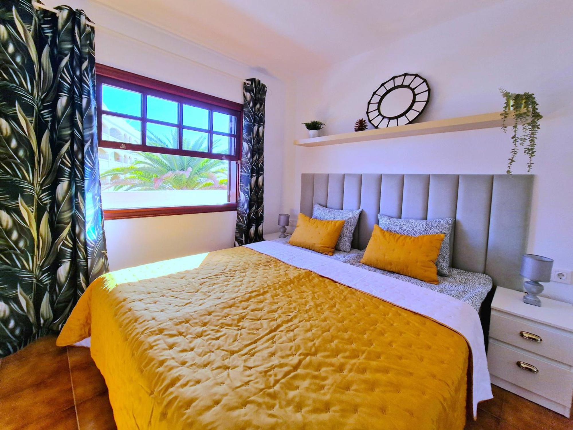 Strelitzia Apartment - Ocean View & Heated Pool サンミゲル・デ・アボナ エクステリア 写真